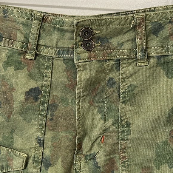 Anthropologie Wanderer Utility Shorts Camo Pockets Green Brown Sz 25 - Picture 4 of 15